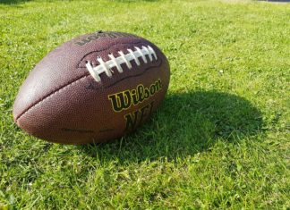 40 Year Old Sports Analyst Signed with Eagles to play Quarterback