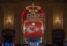 Patrick Mahomes Signs 500 Million Dollar Contract