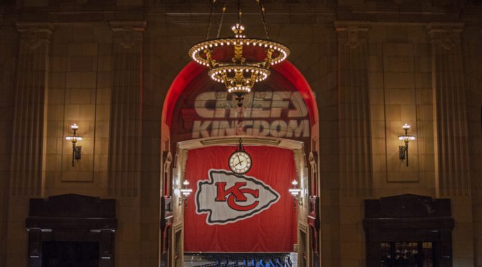 Patrick Mahomes Signs 500 Million Dollar Contract