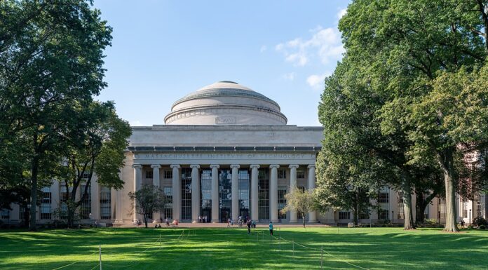 MIT Expands Tuition-Free Education to Families Earning Under $200,000