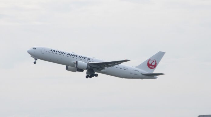 Japan Airlines Recovers from Cyberattack Amid Year-End Travel Chaos