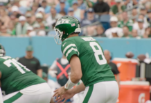 Aaron Rodgers Throws 500th Touchdown, Shines in Potential Farewell Performance