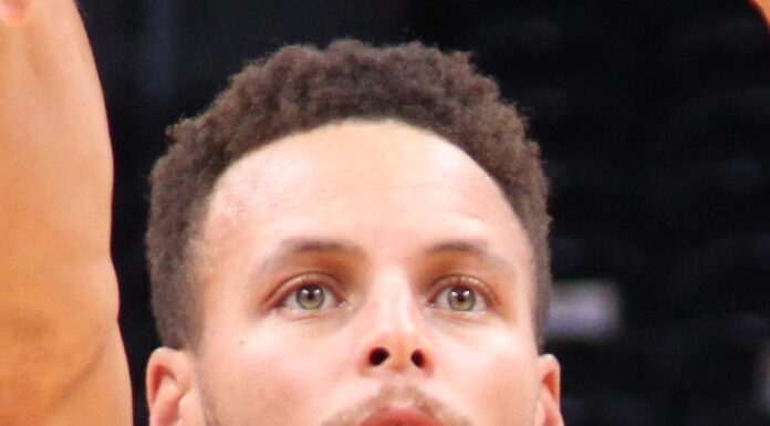 Stephen Curry Hits 4,000 Career 3-Pointers in Warriors Win