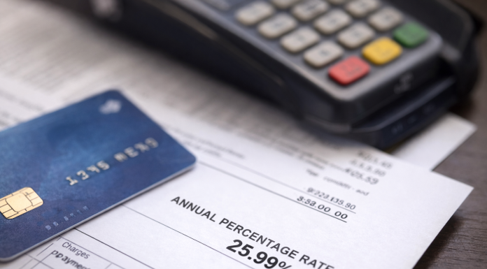 Trump Presses Congress on One-Year 10% Credit Card Rate Cap