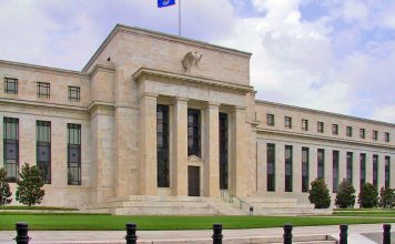 Fed Pauses Rate Cuts as Growth Holds Firm and Inflation Lingers