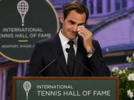 Roger Federer Gets Emotional During Tennis Hall of Fame Induction