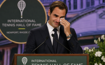 Roger Federer Gets Emotional During Tennis Hall of Fame Induction