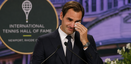 Roger Federer Gets Emotional During Tennis Hall of Fame Induction