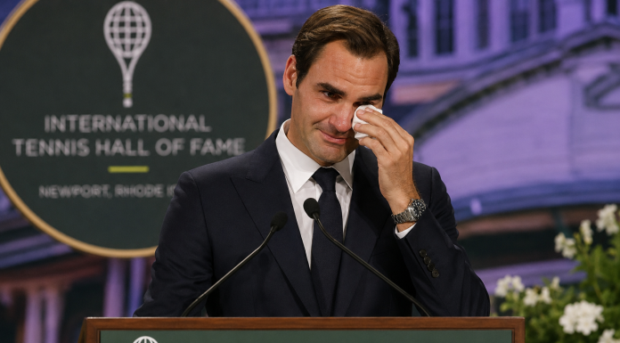 Roger Federer Gets Emotional During Tennis Hall of Fame Induction